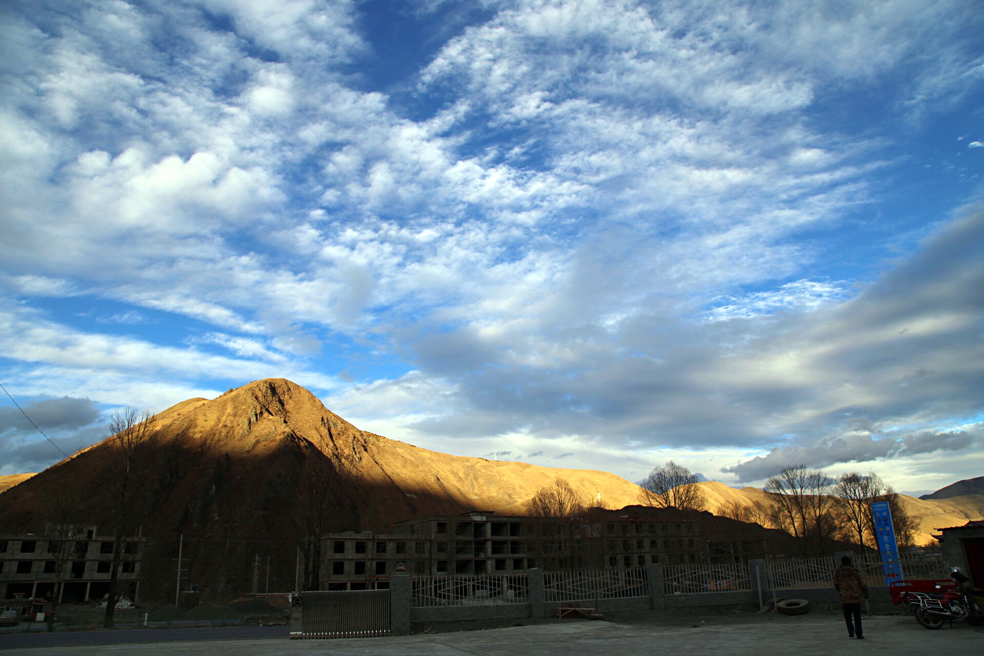 亞丁自駕路過城鎮(zhèn)