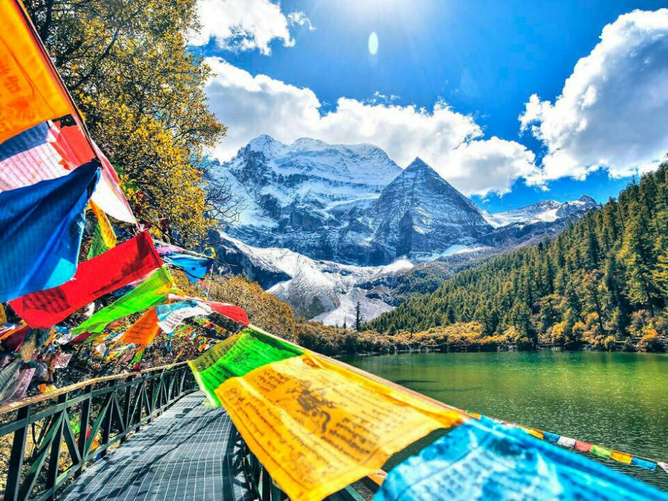 成都租車去海螺溝和稻城亞丁，一路風景美不勝收