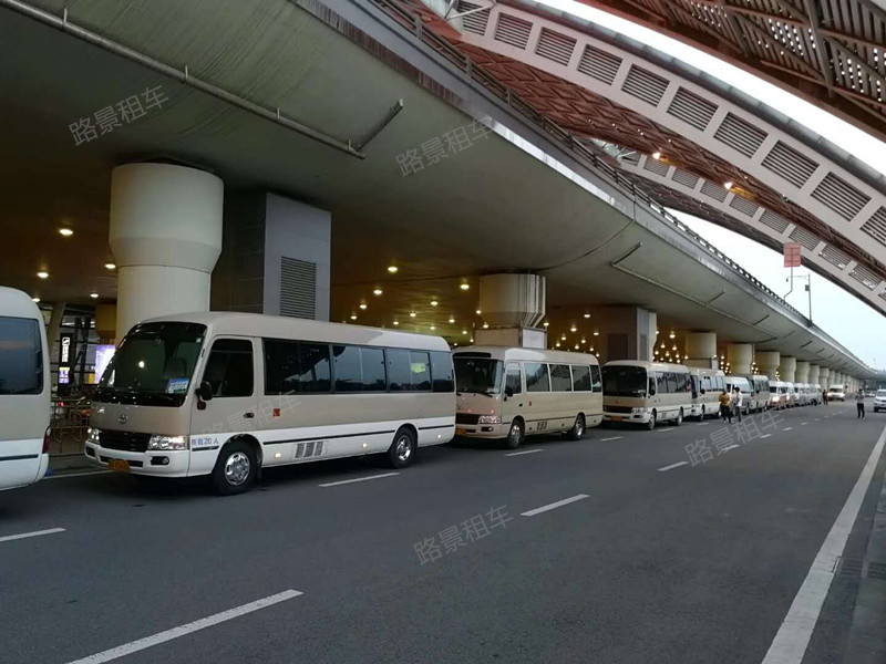 成都中巴車租賃 成都中巴車租賃