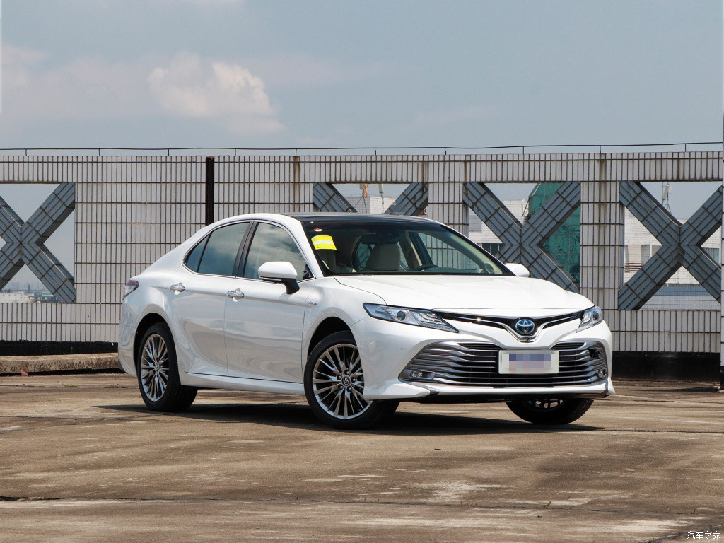 成都租寶馬車多少錢一天，3系和5系租金差多少