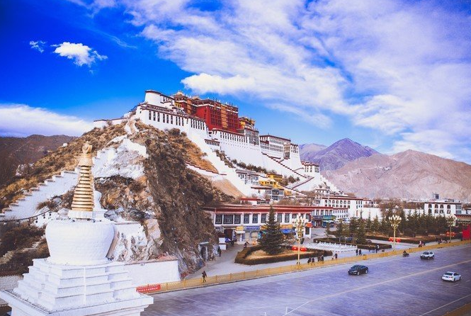 初次進藏從成都租車自駕和包車帶司機哪個更好