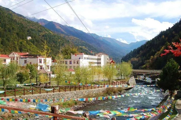 租車自駕游景點推薦-畢棚溝+古爾溝