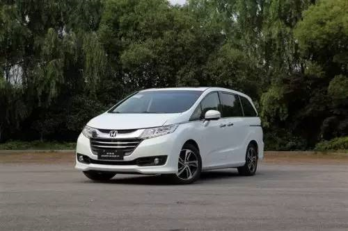 旅游租車服務(wù)：人多人少時分別選擇什么租車方式