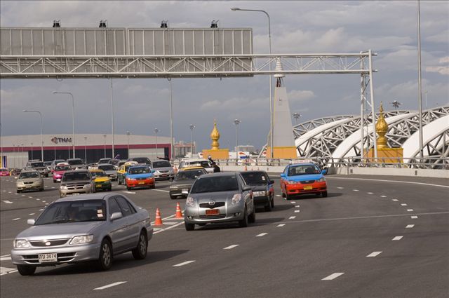 成都春節(jié)租車.jpg 成都春節(jié)租車.jpg